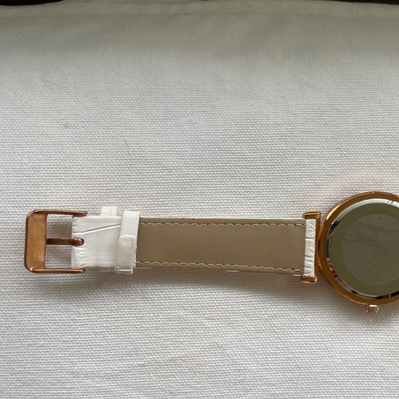 Adjustable Women's White and Gold Colored Wristwatch **Does Not Work** - Picture 8 of 11